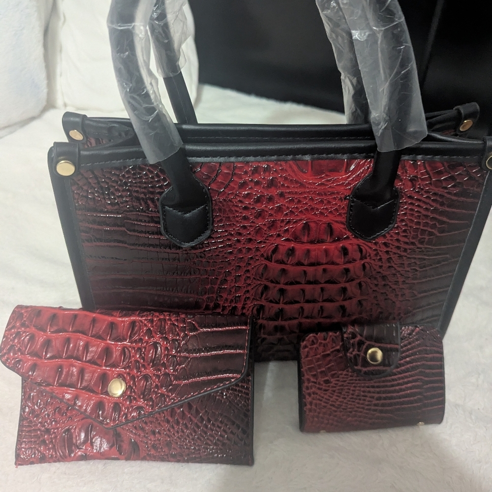Elegant Red Crocodile Pattern Handbag Set